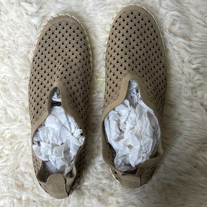 Isle Jacobsen slip on shoes tulip tan loafers sneakers tan breathable size 38